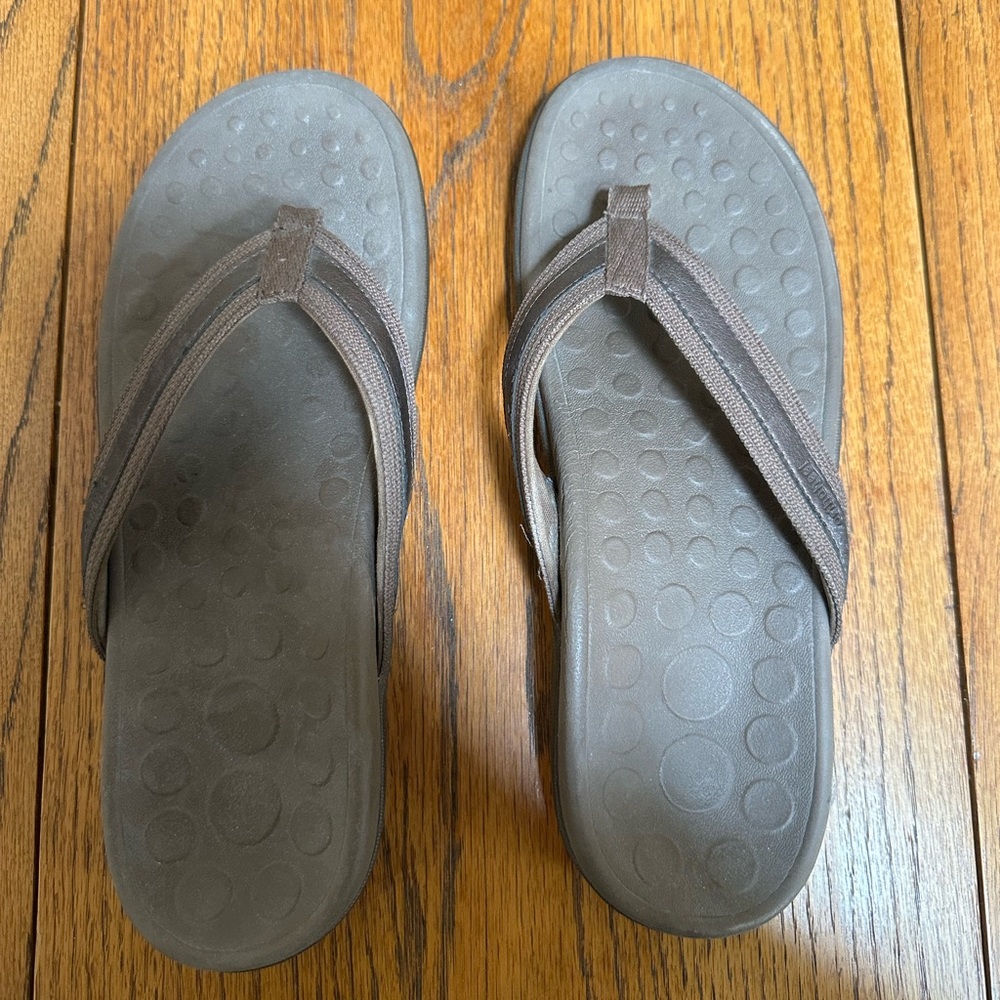 Orhtoheel brown flip-flop sandals - Picture 7 of 10
